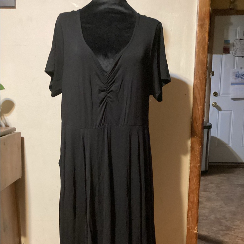 Torrid Super Soft Stretch  Black V-Neck Short Sleeve Midi Dress.Uneven Hem. Sz 1